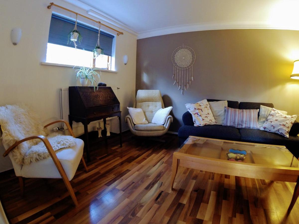 Skjolbraut - Cozy Apartment - Central Location - Free Parking - Close To A Public Swimming Pool And Sky Lagoon Reykjavík Exteriör bild
